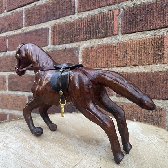 Vintage 8” Leather Wrapped Kneeling Horse Figurine, With Reins & Saddle - Picture 2 of 16
